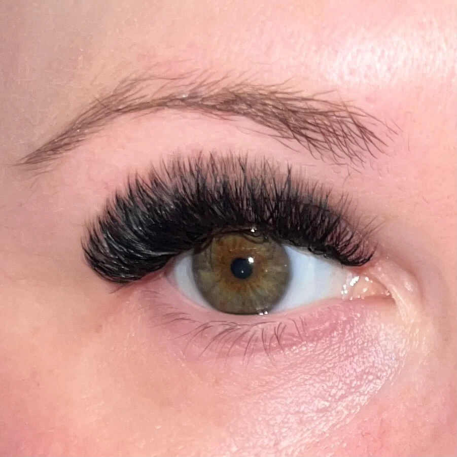 Application Techniques for Sensitive Eyes CIULA LASH EXTENSION