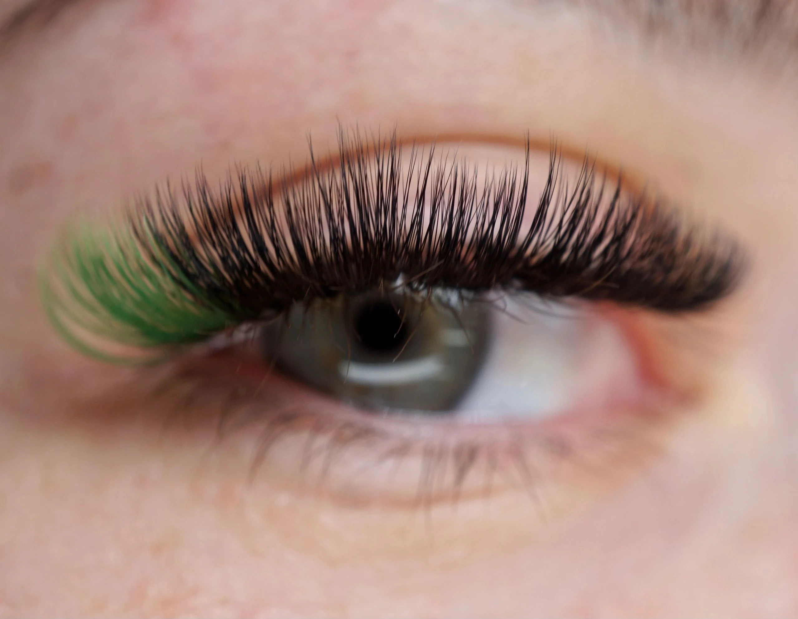 Choosing Suitable Lash Colors